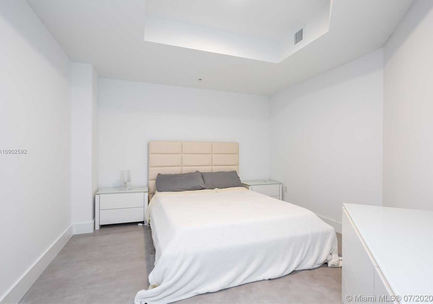 Small Image of 17111 BISCAYNE BLVD #1402, North Miami Beach Number 12