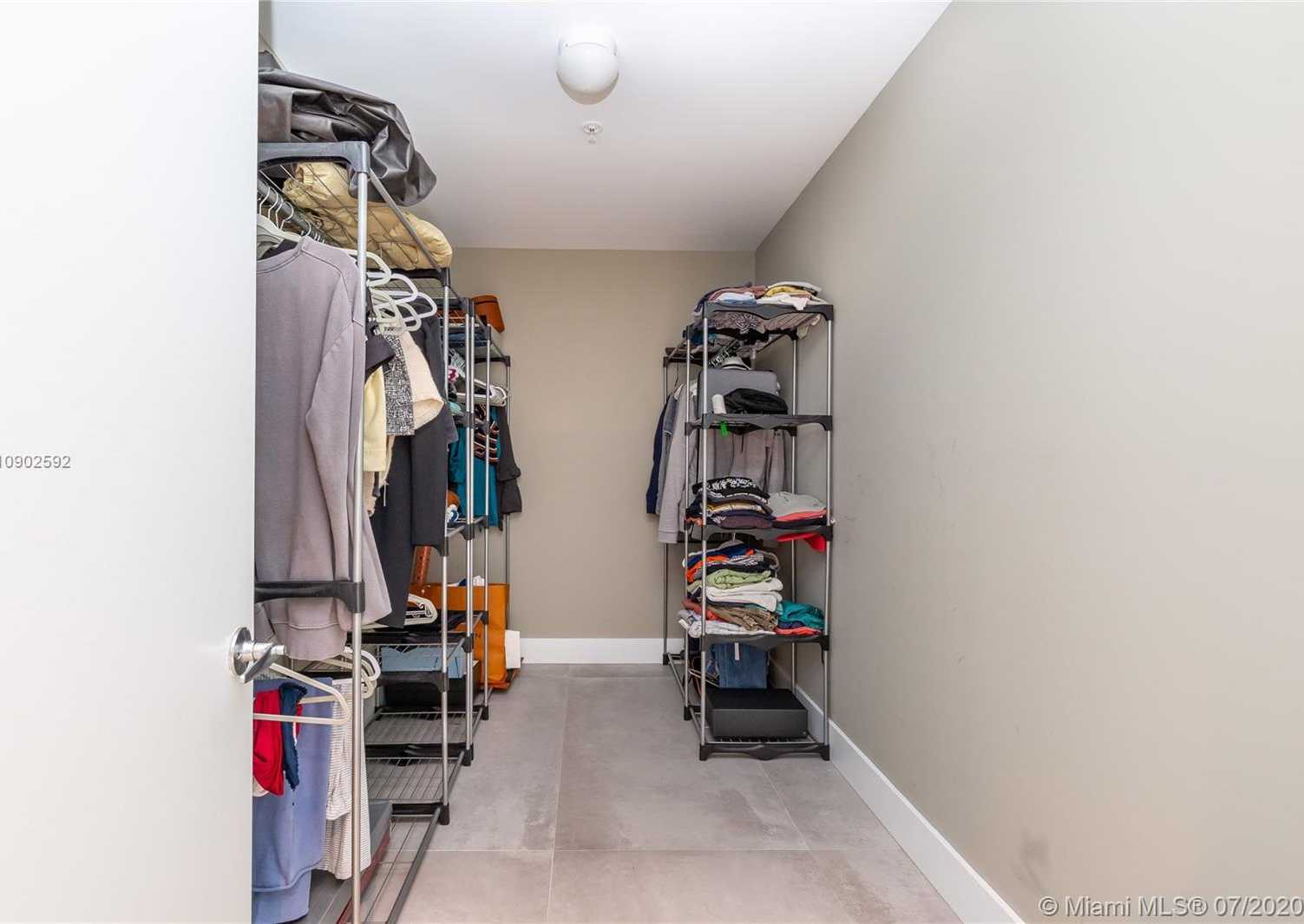 Small Image of 17111 BISCAYNE BLVD #1402, North Miami Beach Number 17