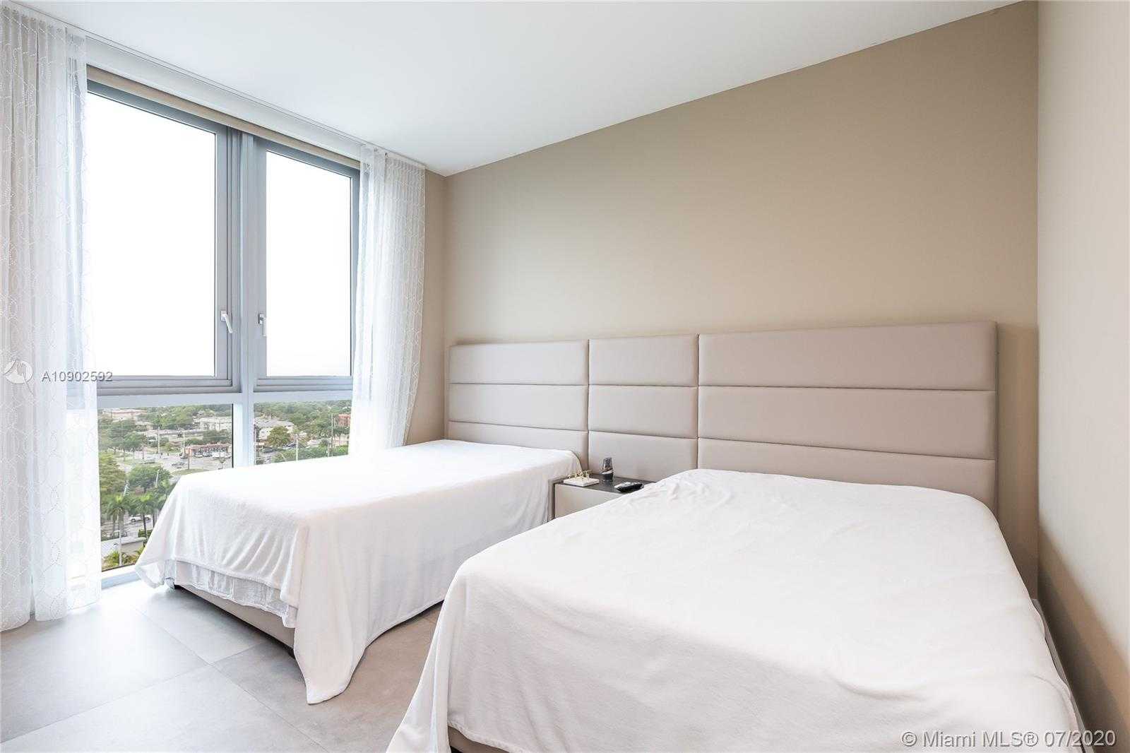 Small Image of 17111 BISCAYNE BLVD #1402, North Miami Beach Number 2