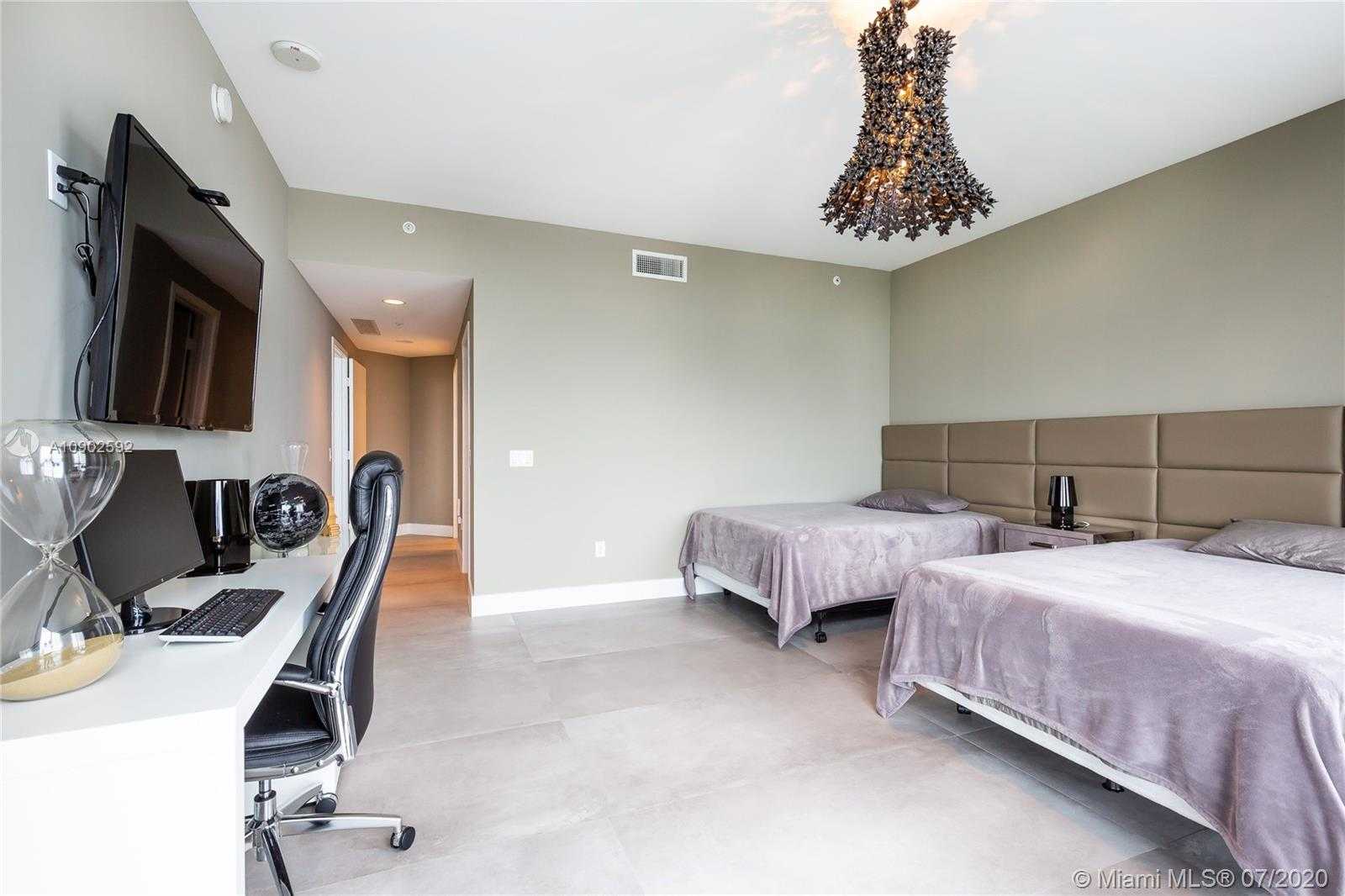 Small Image of 17111 BISCAYNE BLVD #1402, North Miami Beach Number 24