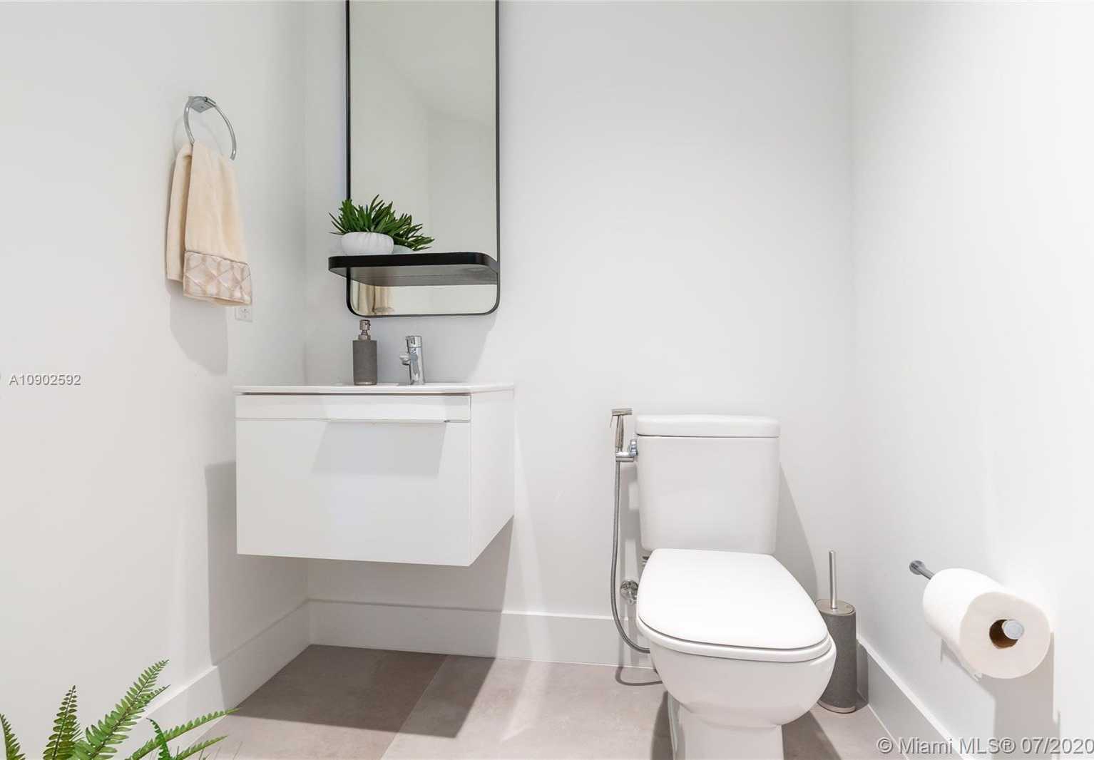 Small Image of 17111 BISCAYNE BLVD #1402, North Miami Beach Number 27