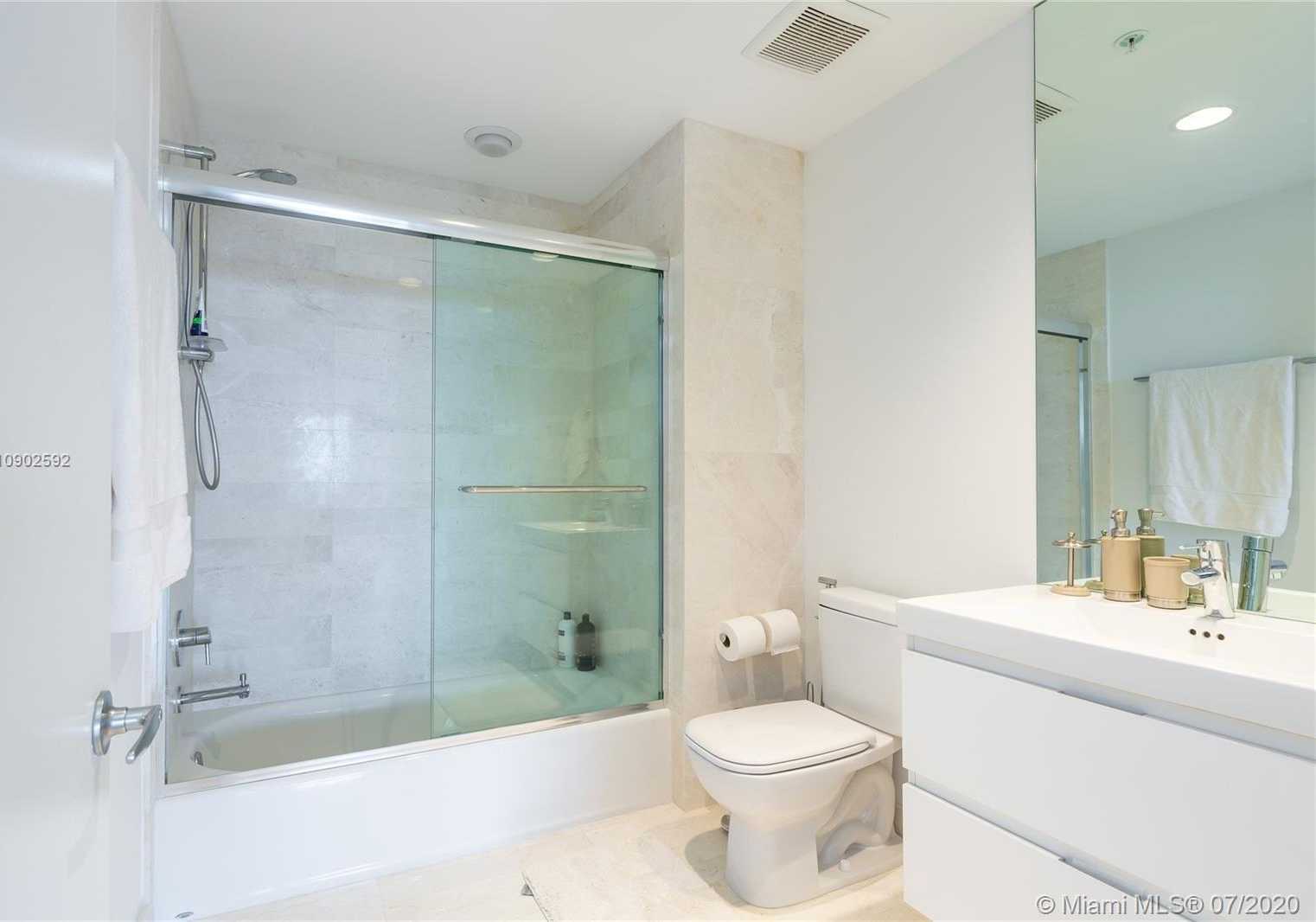 Small Image of 17111 BISCAYNE BLVD #1402, North Miami Beach Number 29