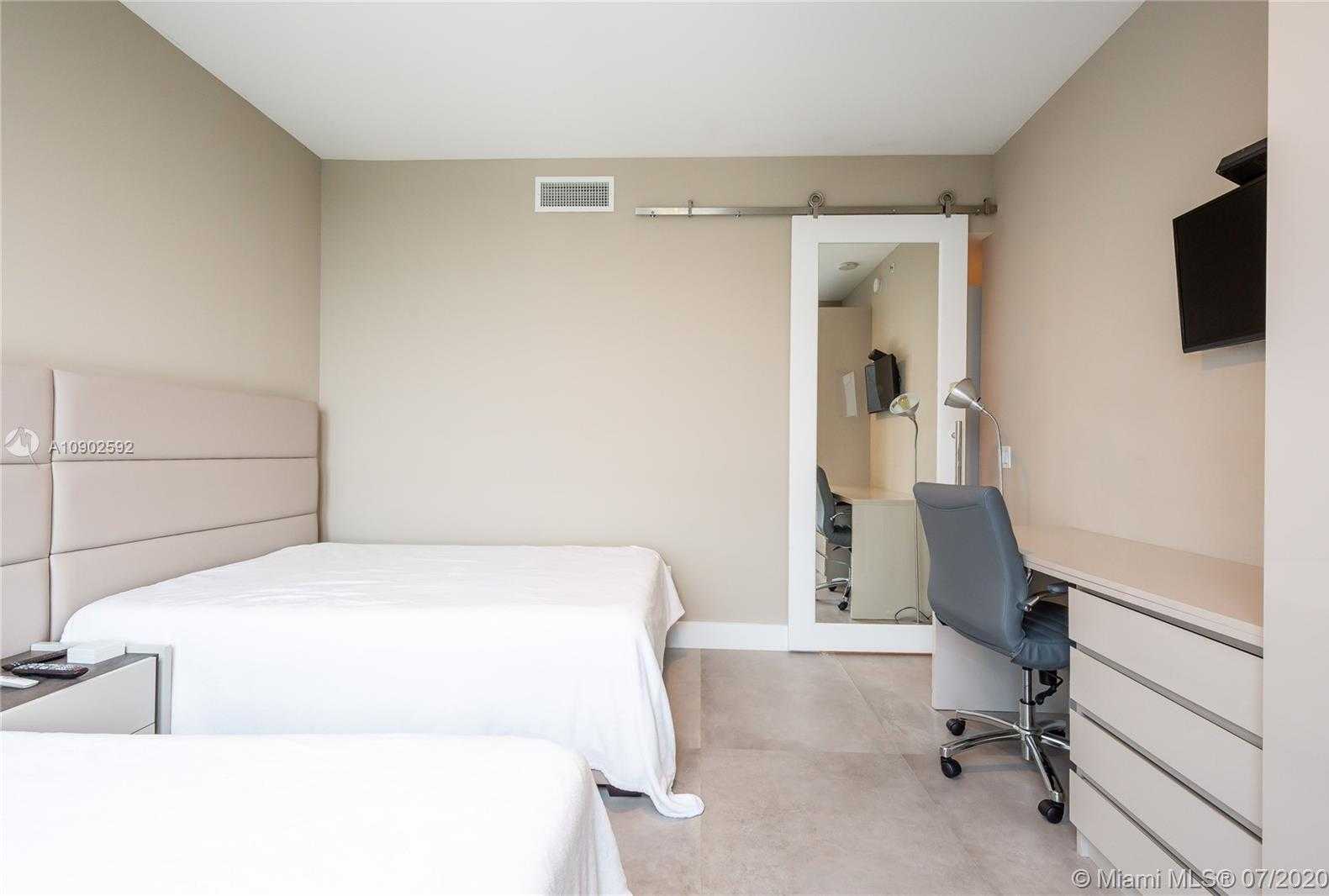 Small Image of 17111 BISCAYNE BLVD #1402, North Miami Beach Number 31
