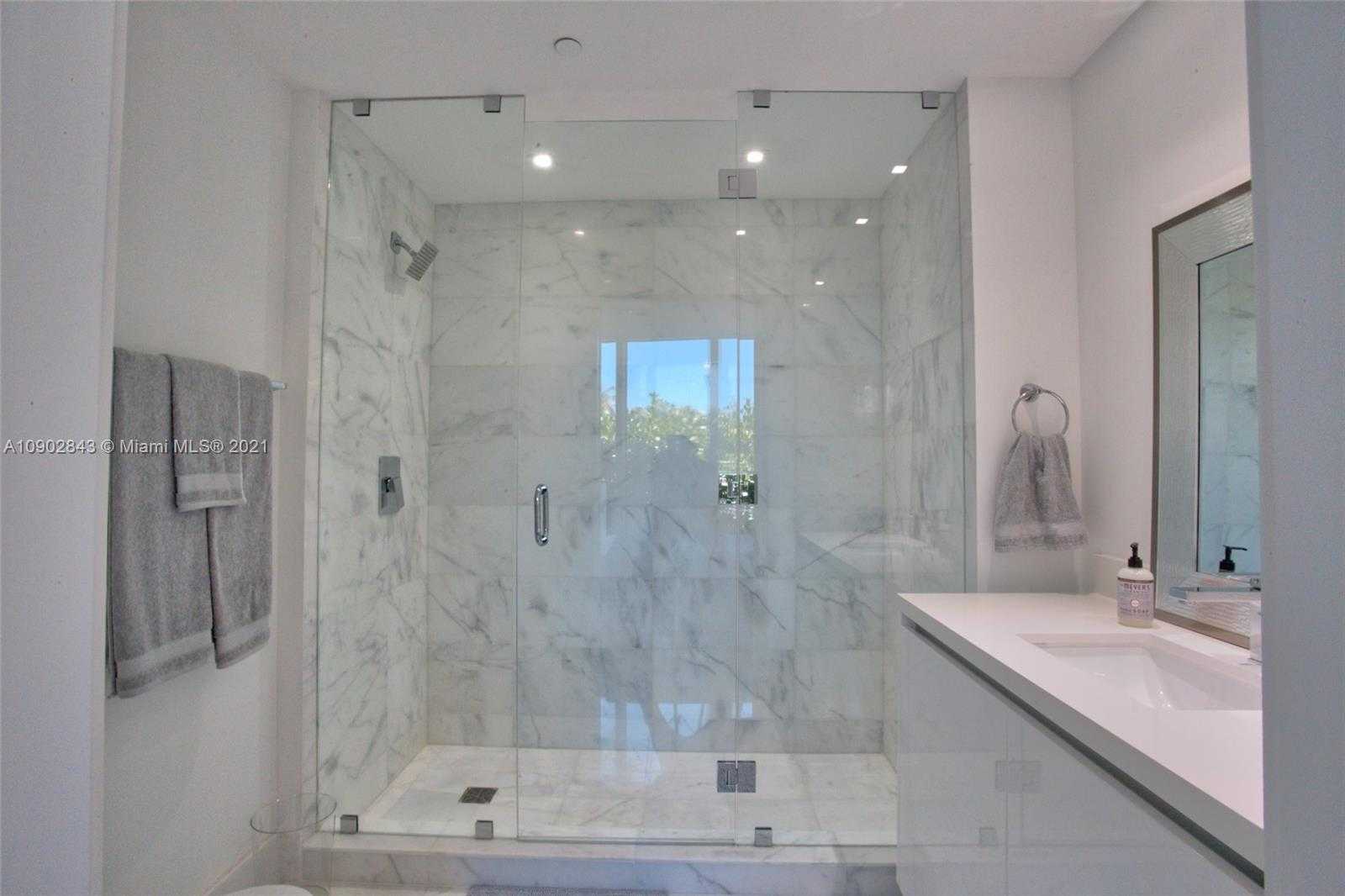 Small Image of 1 COLLINS AVE #109, Miami Beach Number 9