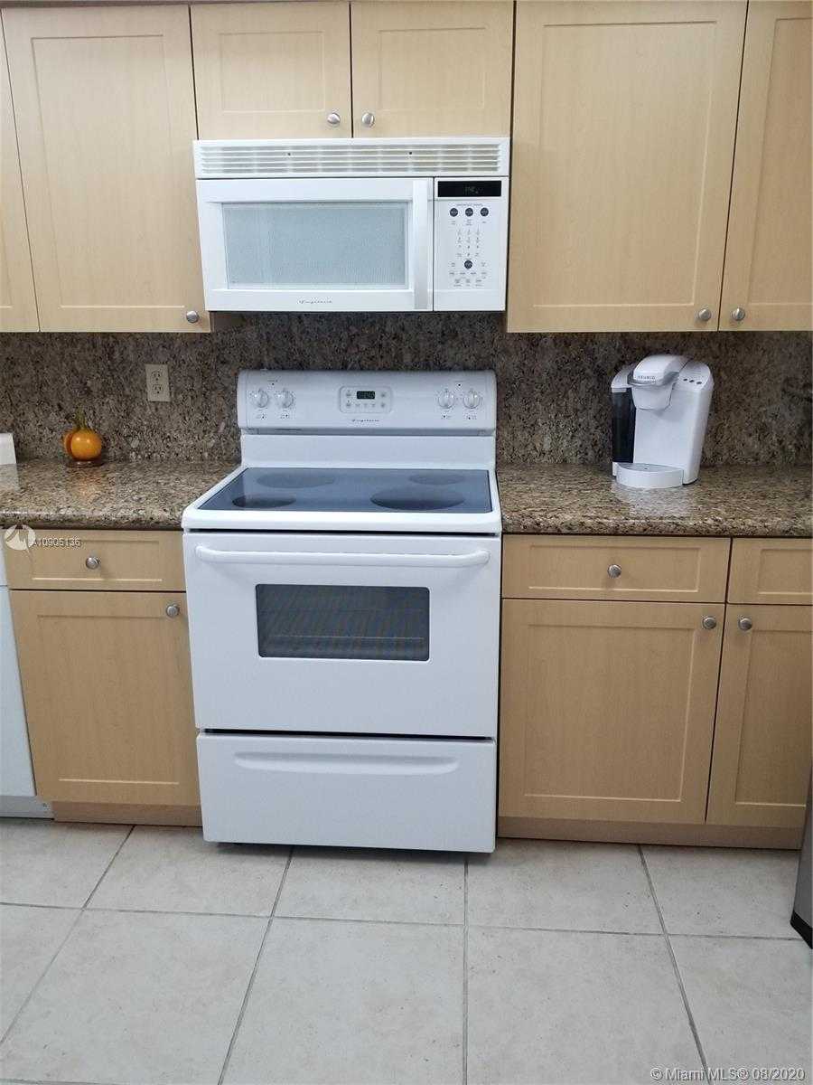 Small Image of 2655 COLLINS AVE #806, Miami Beach Number 16