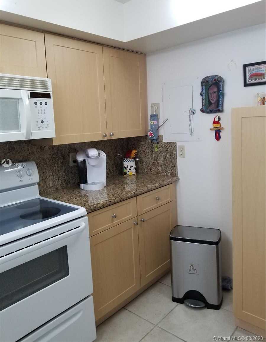 Small Image of 2655 COLLINS AVE #806, Miami Beach Number 17