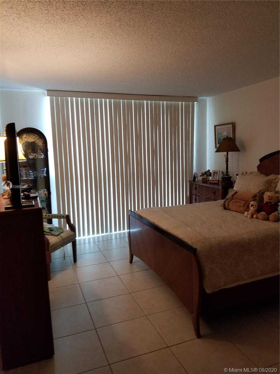 Small Image of 2655 COLLINS AVE #806, Miami Beach Number 21