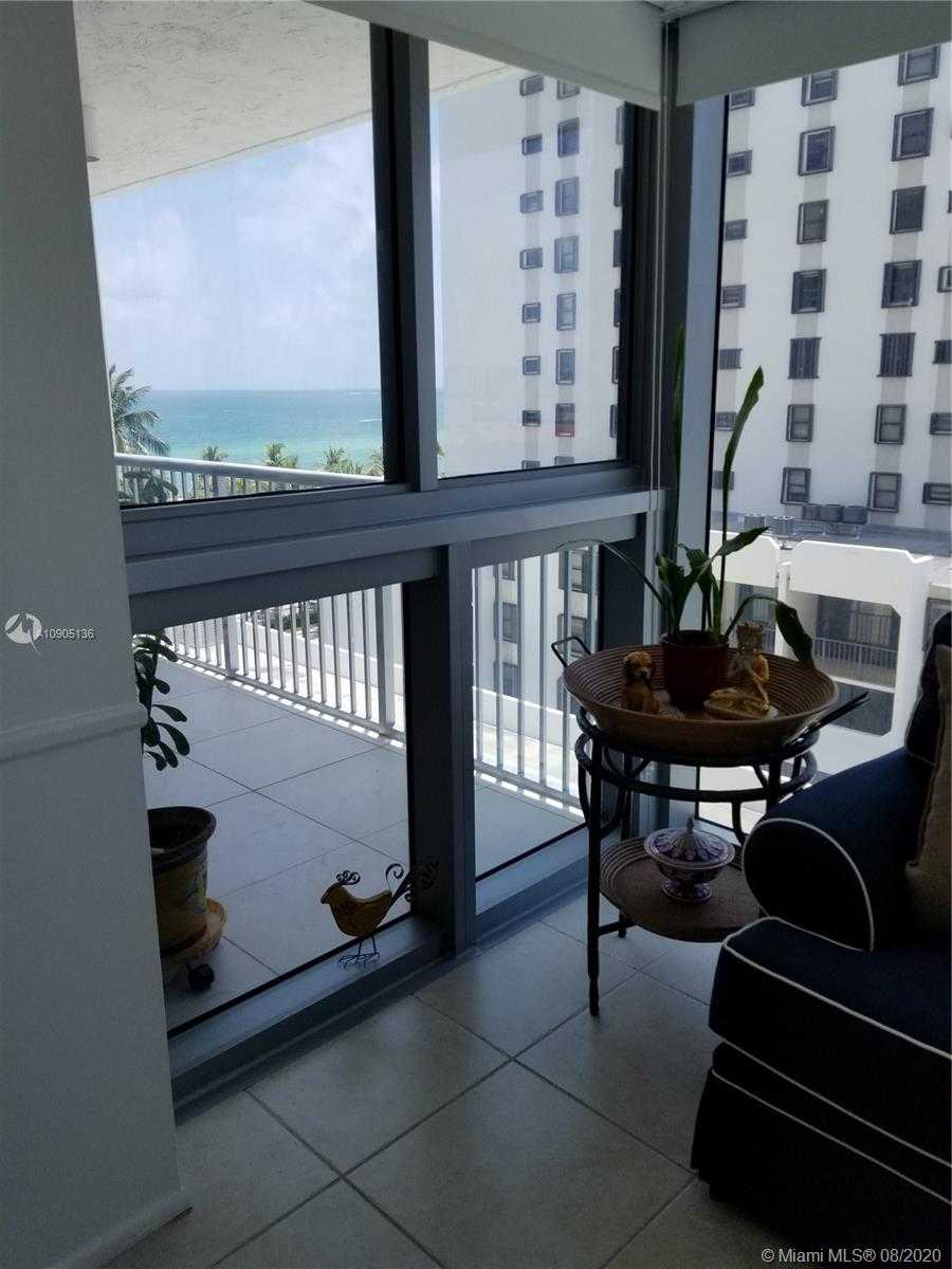 Small Image of 2655 COLLINS AVE #806, Miami Beach Number 3