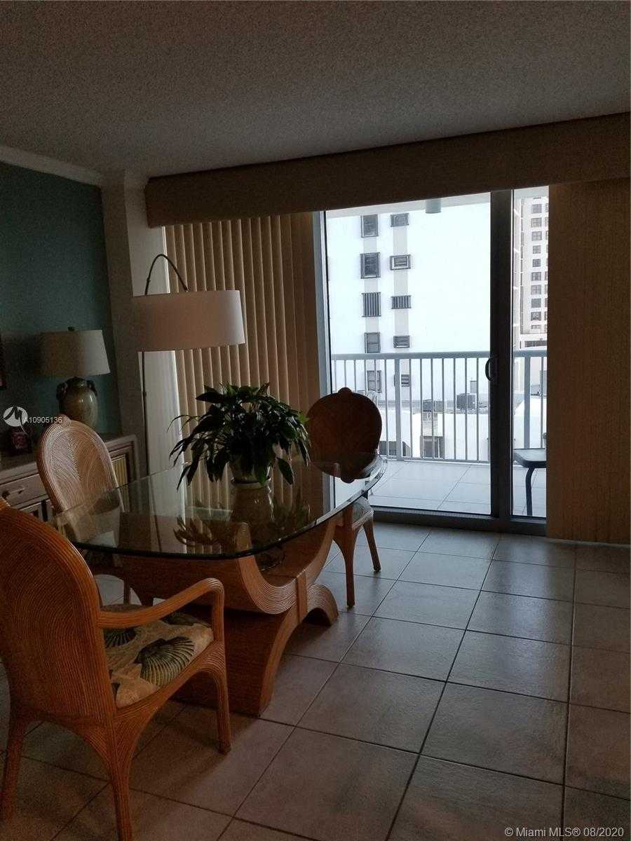 Small Image of 2655 COLLINS AVE #806, Miami Beach Number 4