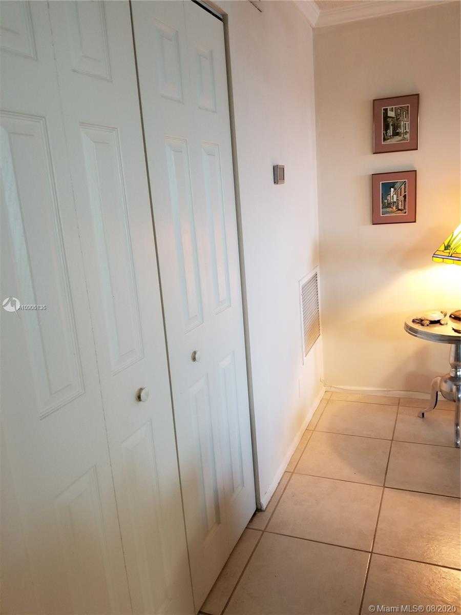 Small Image of 2655 COLLINS AVE #806, Miami Beach Number 6