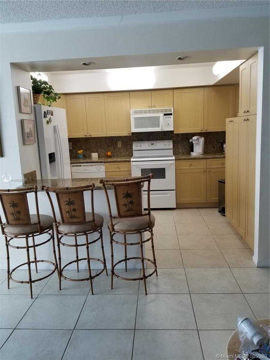 Small Image of 2655 COLLINS AVE #806, Miami Beach Number 8