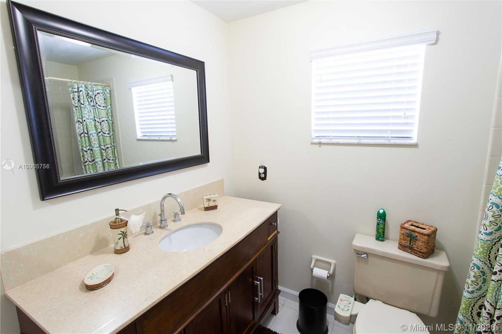 Small Image of 10975 SOUTH WEST 25 ST #II, Miami Number 12