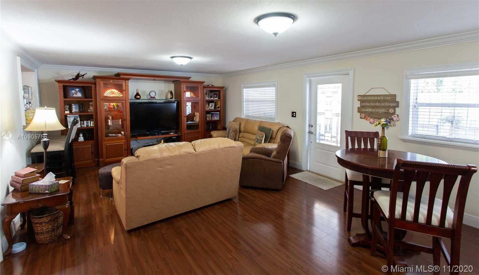 Small Image of 10975 SOUTH WEST 25 ST #II, Miami Number 4