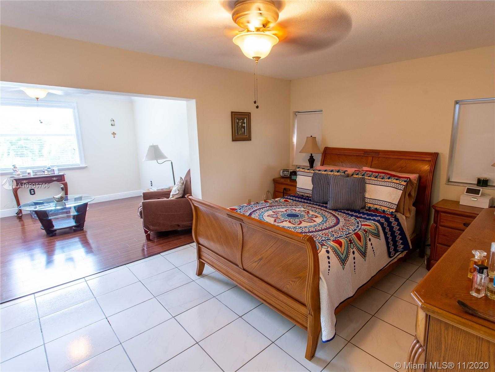 Small Image of 10975 SOUTH WEST 25 ST #II, Miami Number 7