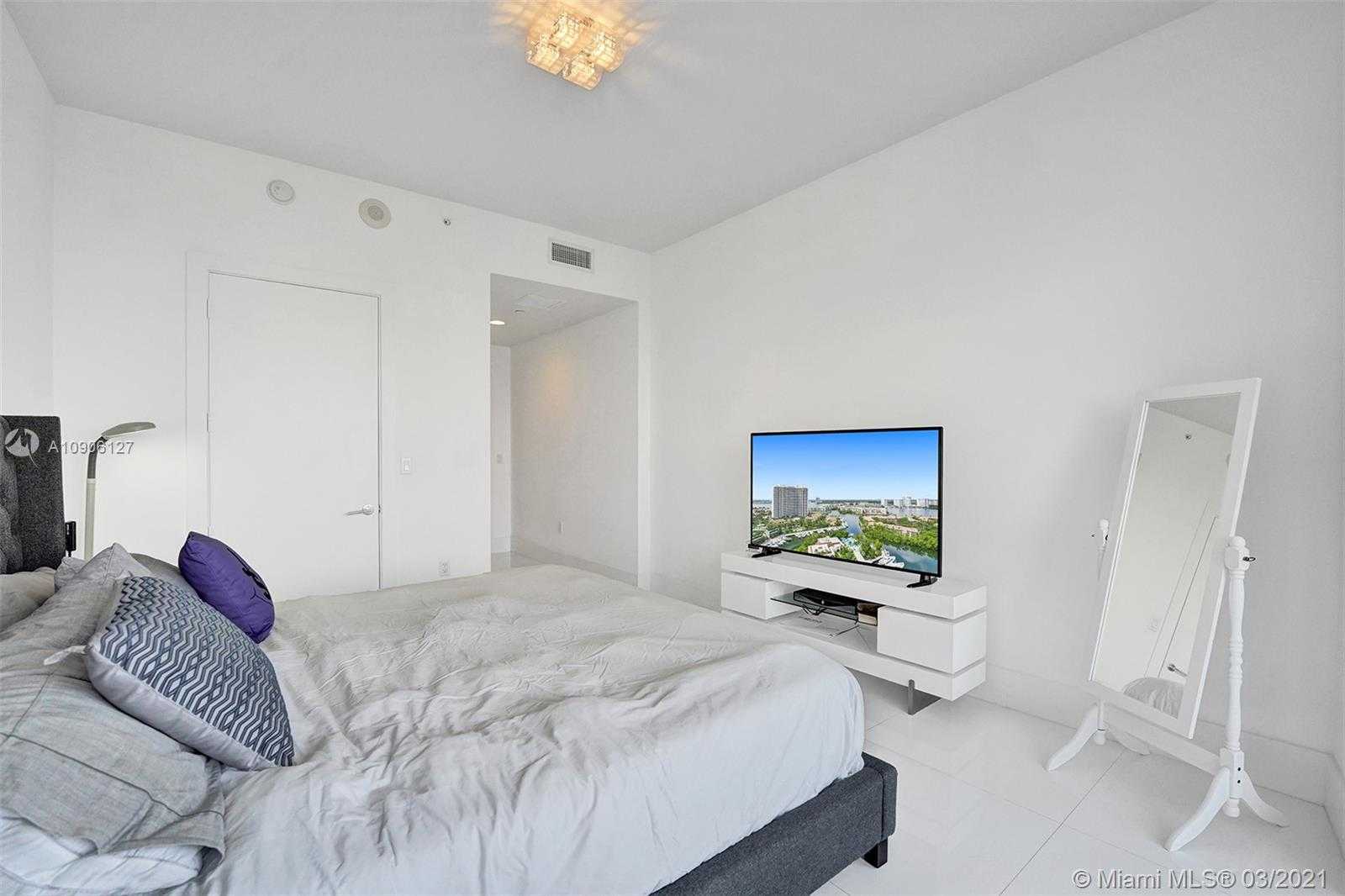 Small Image of 4100 ISLAND BLVD #1703, Aventura Number 22