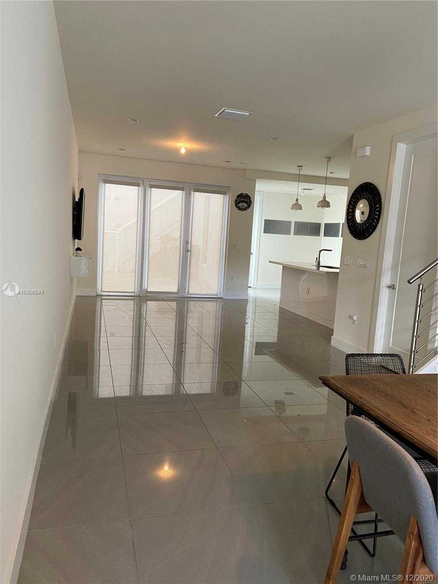 Small Image of 6331 NW 105th Ct, Doral, FL 33178, USA Number 22
