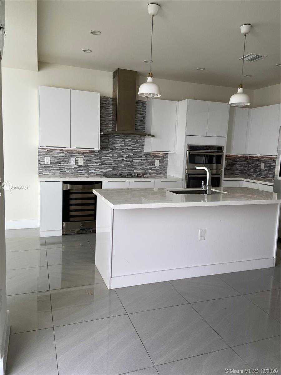 Small Image of 6331 NW 105th Ct, Doral, FL 33178, USA Number 7