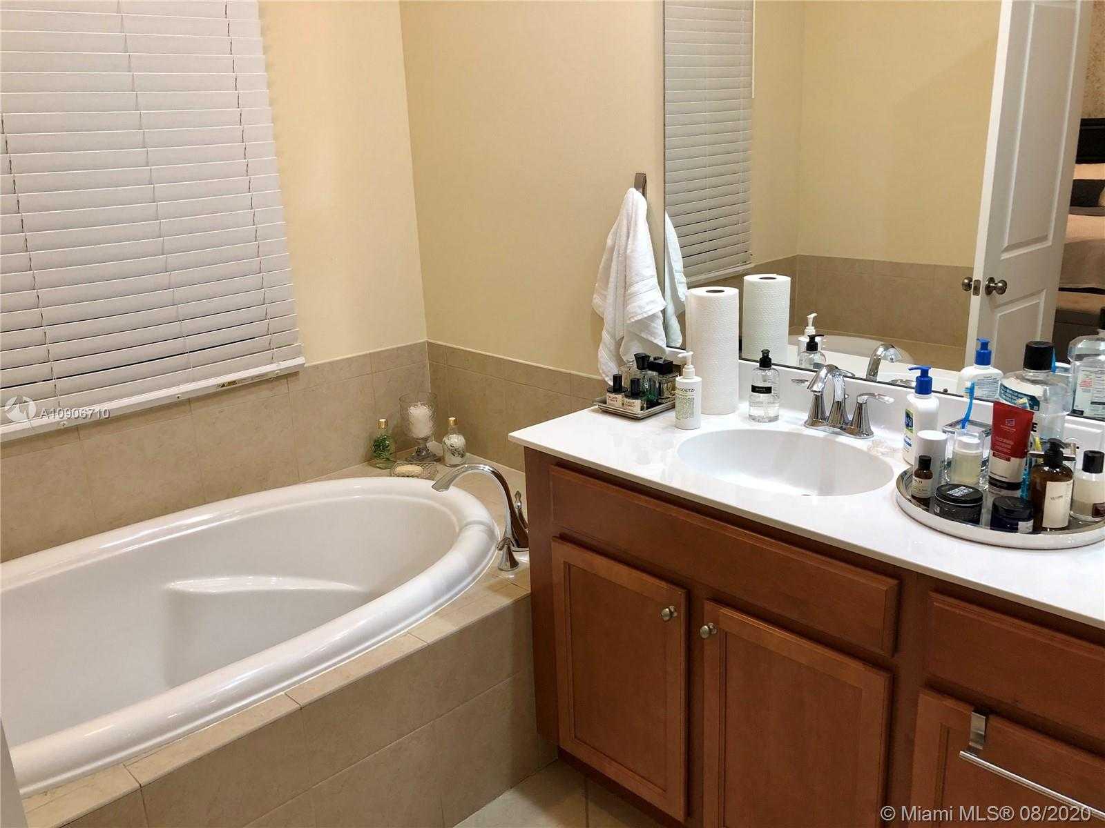 Small Image of 2919 CASCADA ISLES WAY #2919, Cooper City Number 13
