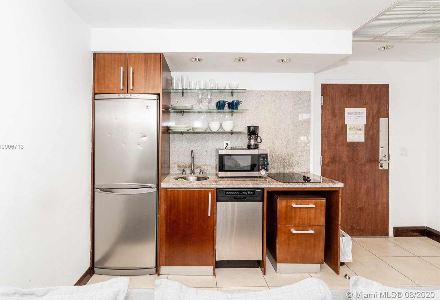 Small Image of 1060 OCEAN DR #D204, Miami Beach Number 15