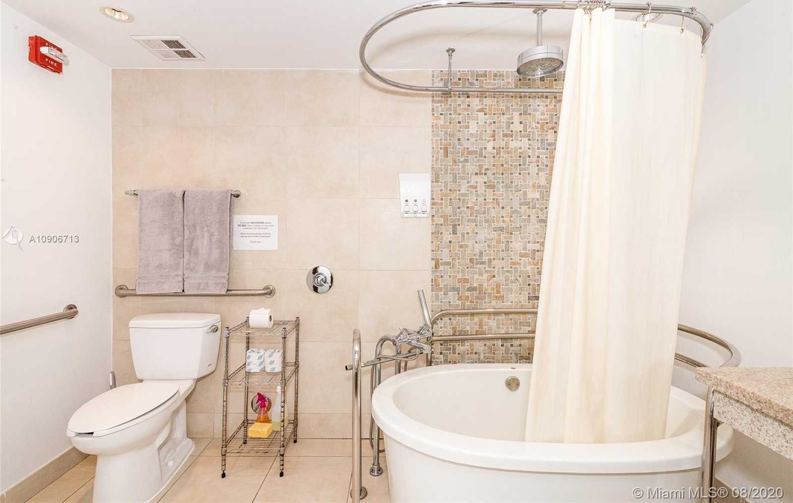 Small Image of 1060 OCEAN DR #D204, Miami Beach Number 17