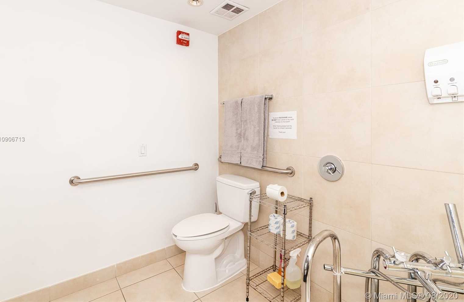 Small Image of 1060 OCEAN DR #D204, Miami Beach Number 18