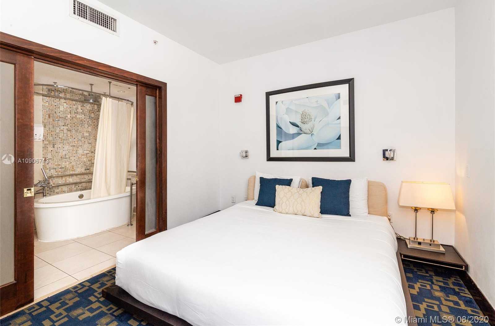 Small Image of 1060 OCEAN DR #D204, Miami Beach Number 2