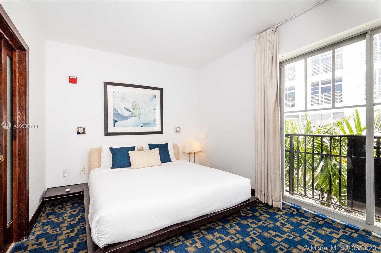 Small Image of 1060 OCEAN DR #D204, Miami Beach Number 5