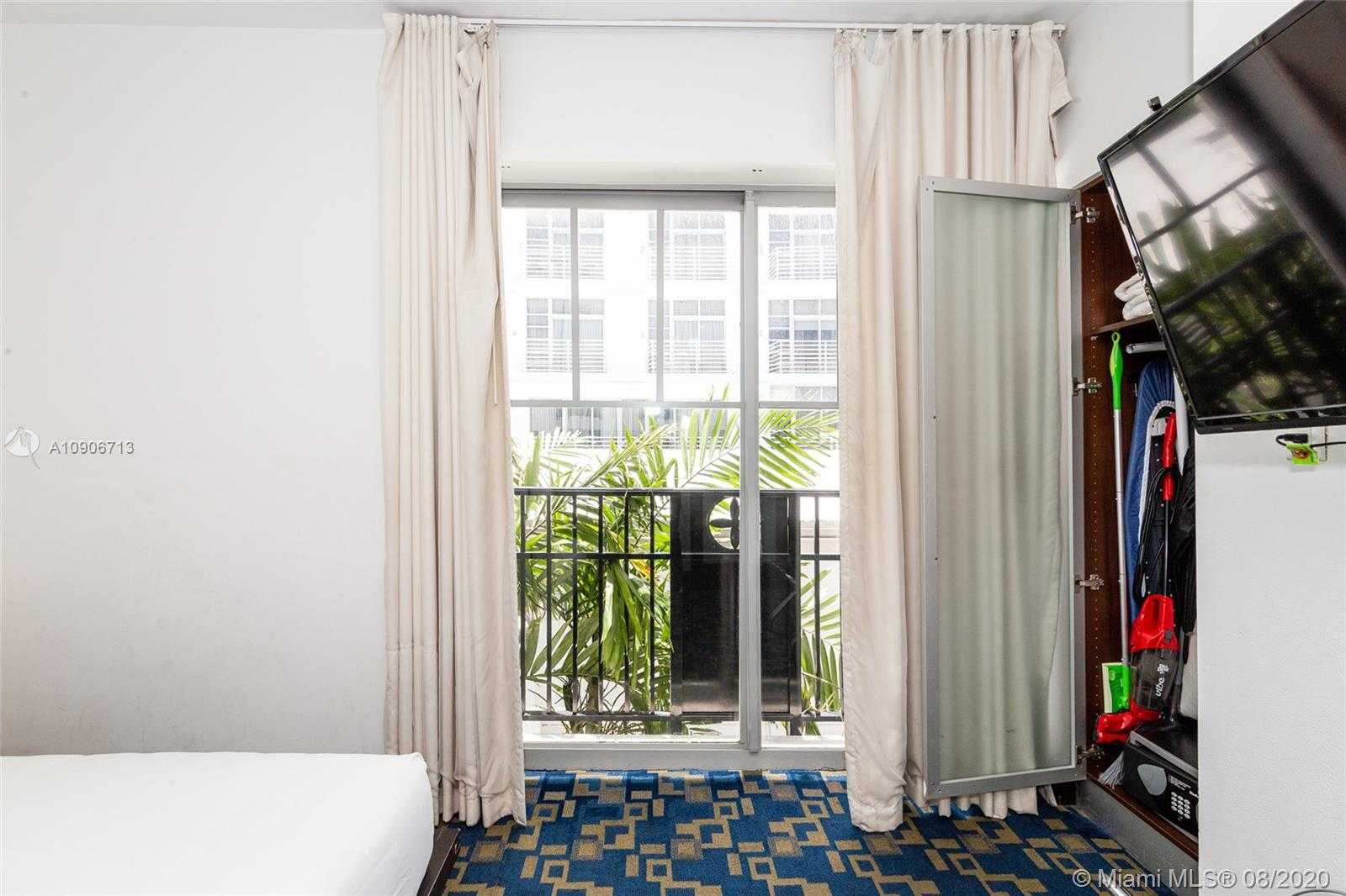 Small Image of 1060 OCEAN DR #D204, Miami Beach Number 6