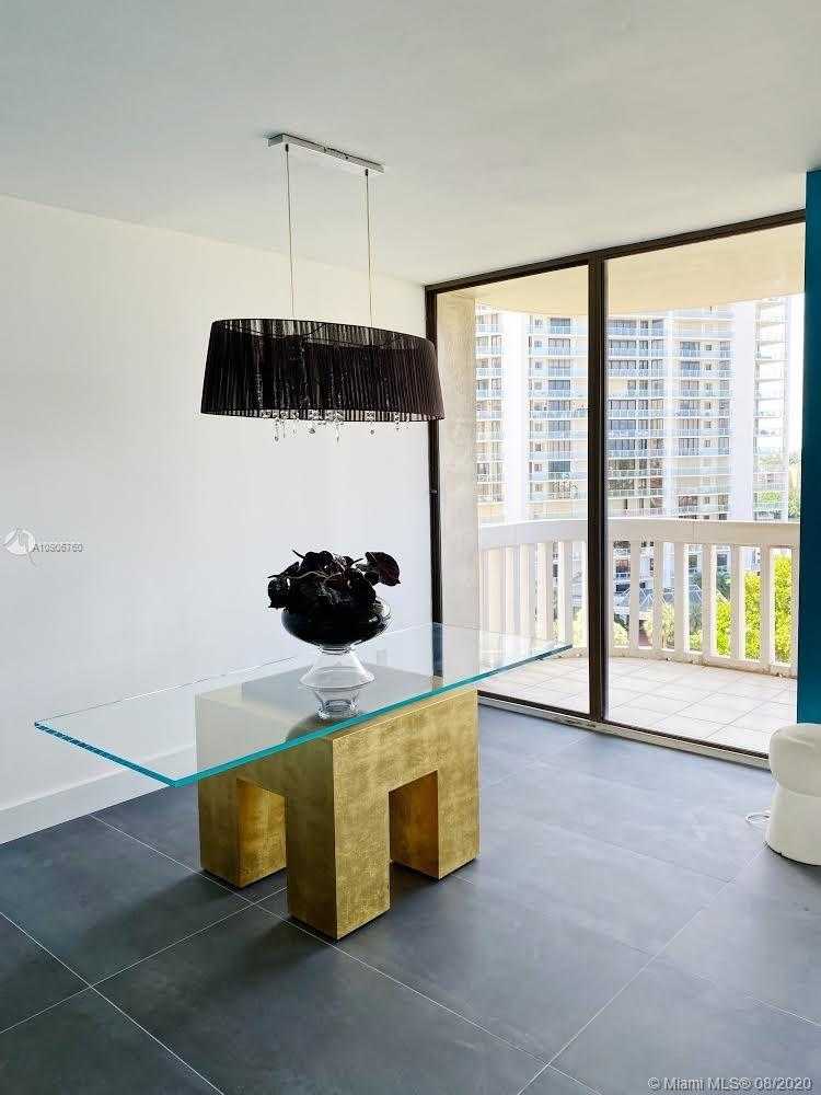 Small Image of 19355 Turnberry Way, Miami, FL 33180, USA Number 10