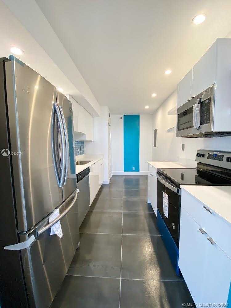 Small Image of 19355 Turnberry Way, Miami, FL 33180, USA Number 14