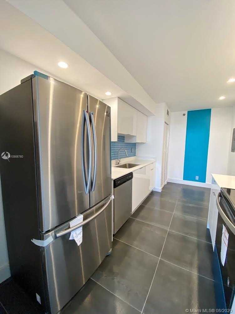 Small Image of 19355 Turnberry Way, Miami, FL 33180, USA Number 16