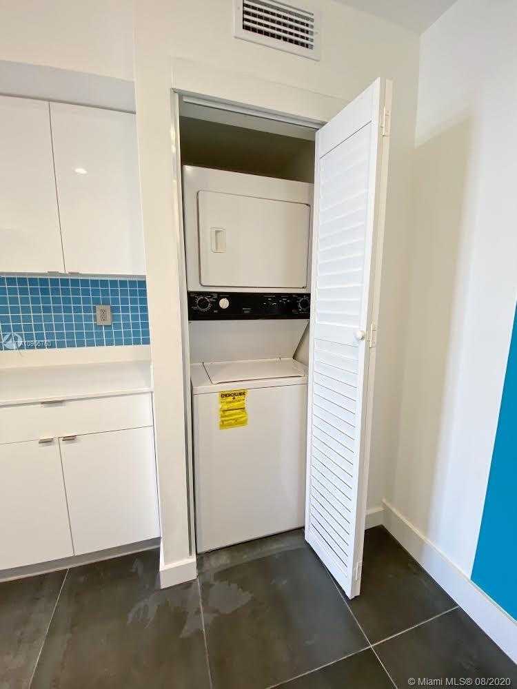 Small Image of 19355 Turnberry Way, Miami, FL 33180, USA Number 17