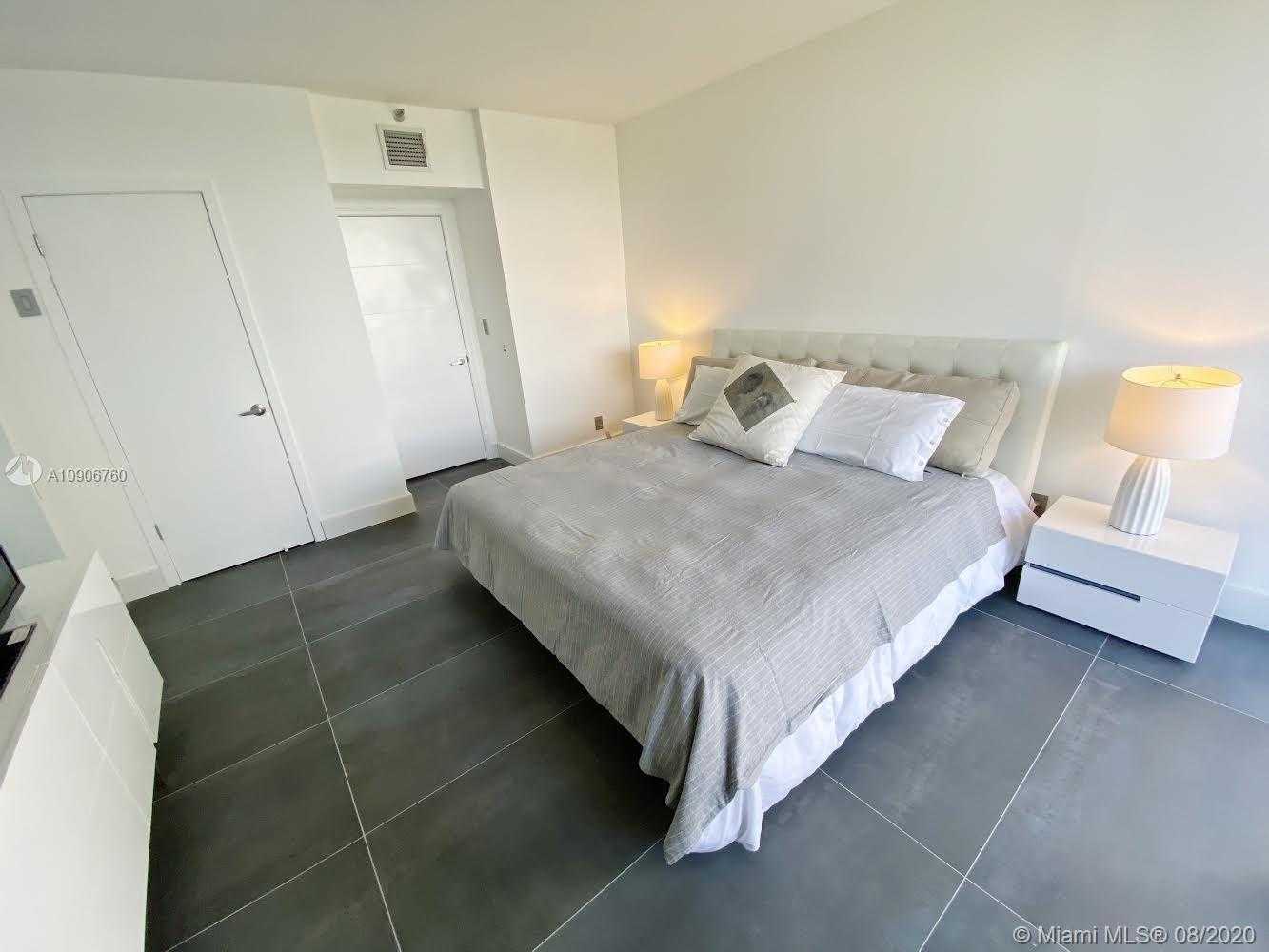 Small Image of 19355 Turnberry Way, Miami, FL 33180, USA Number 19