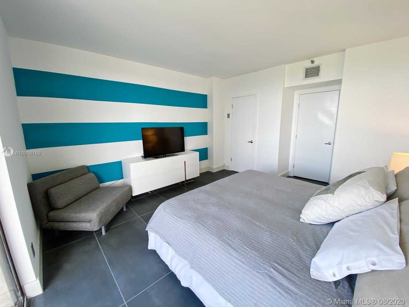Small Image of 19355 Turnberry Way, Miami, FL 33180, USA Number 20