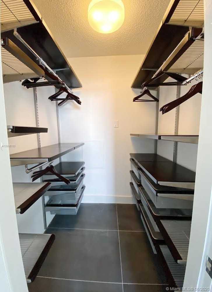 Small Image of 19355 Turnberry Way, Miami, FL 33180, USA Number 21
