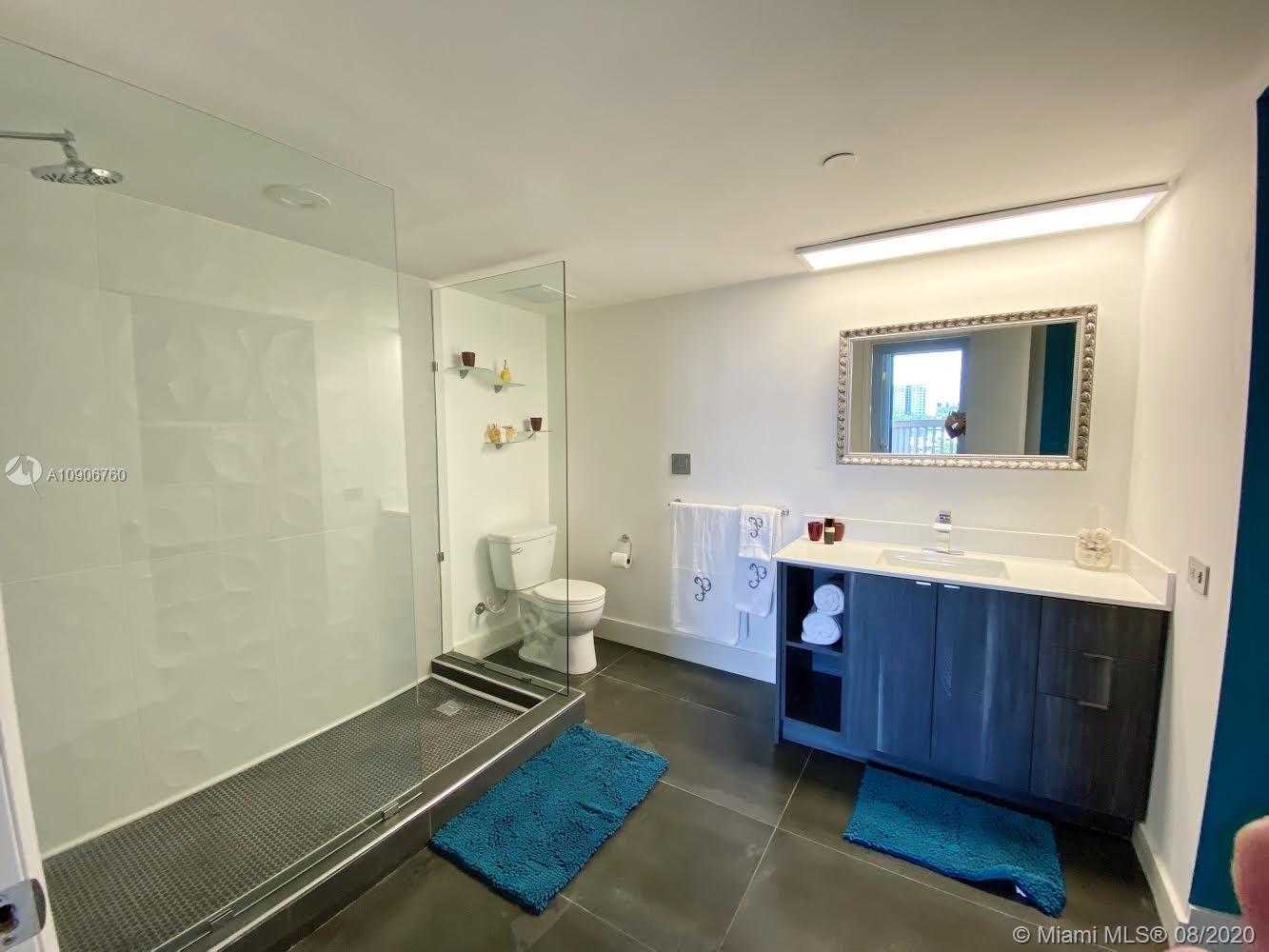 Small Image of 19355 Turnberry Way, Miami, FL 33180, USA Number 22