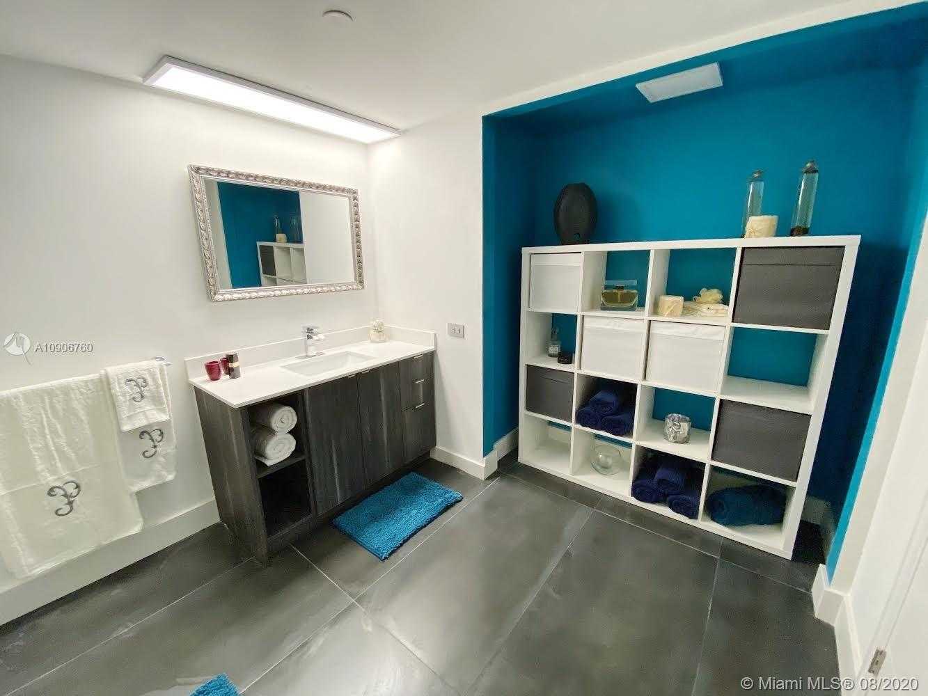 Small Image of 19355 Turnberry Way, Miami, FL 33180, USA Number 23