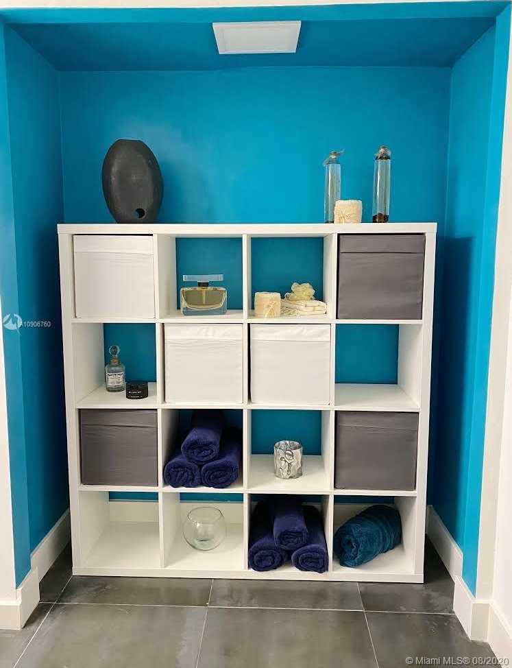 Small Image of 19355 Turnberry Way, Miami, FL 33180, USA Number 24