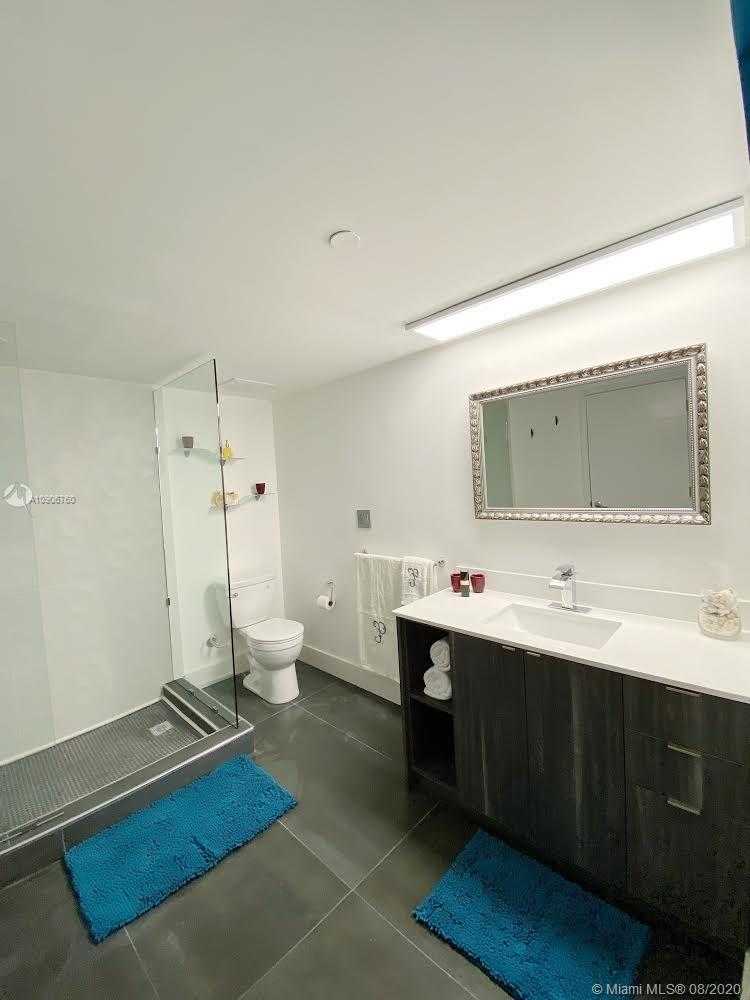 Small Image of 19355 Turnberry Way, Miami, FL 33180, USA Number 25