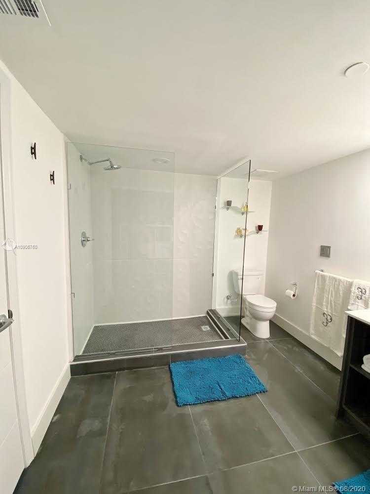 Small Image of 19355 Turnberry Way, Miami, FL 33180, USA Number 26