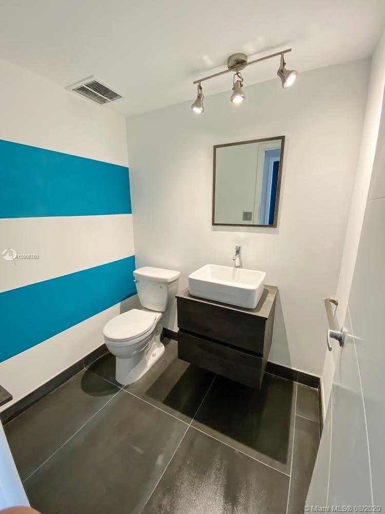 Small Image of 19355 Turnberry Way, Miami, FL 33180, USA Number 29