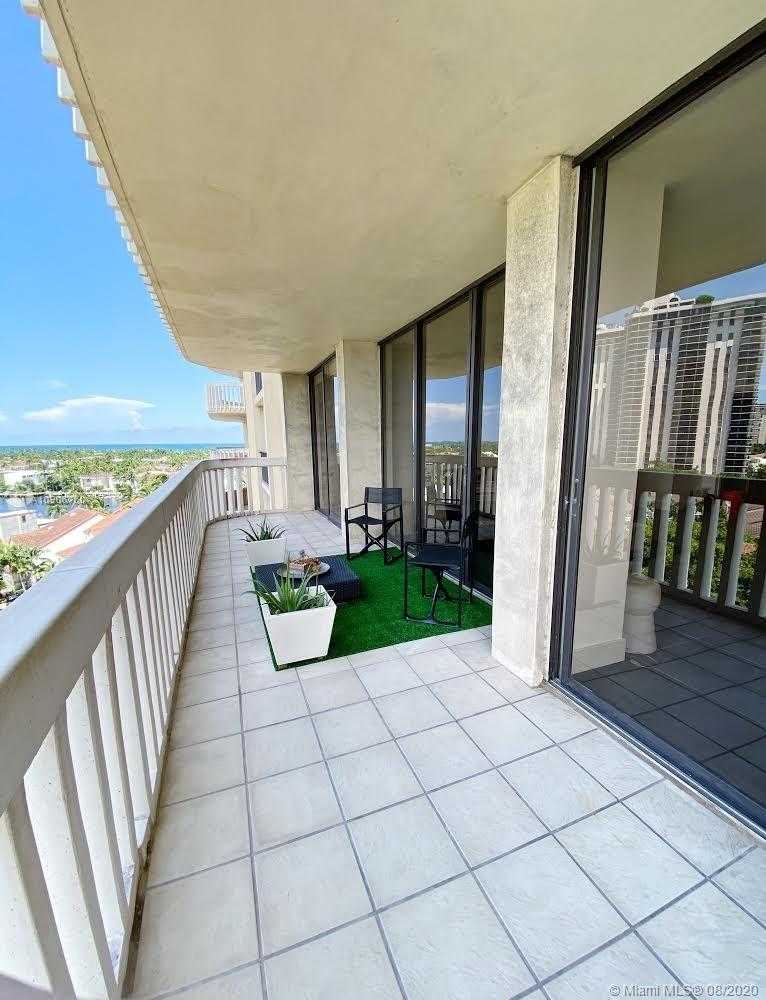 Small Image of 19355 Turnberry Way, Miami, FL 33180, USA Number 30