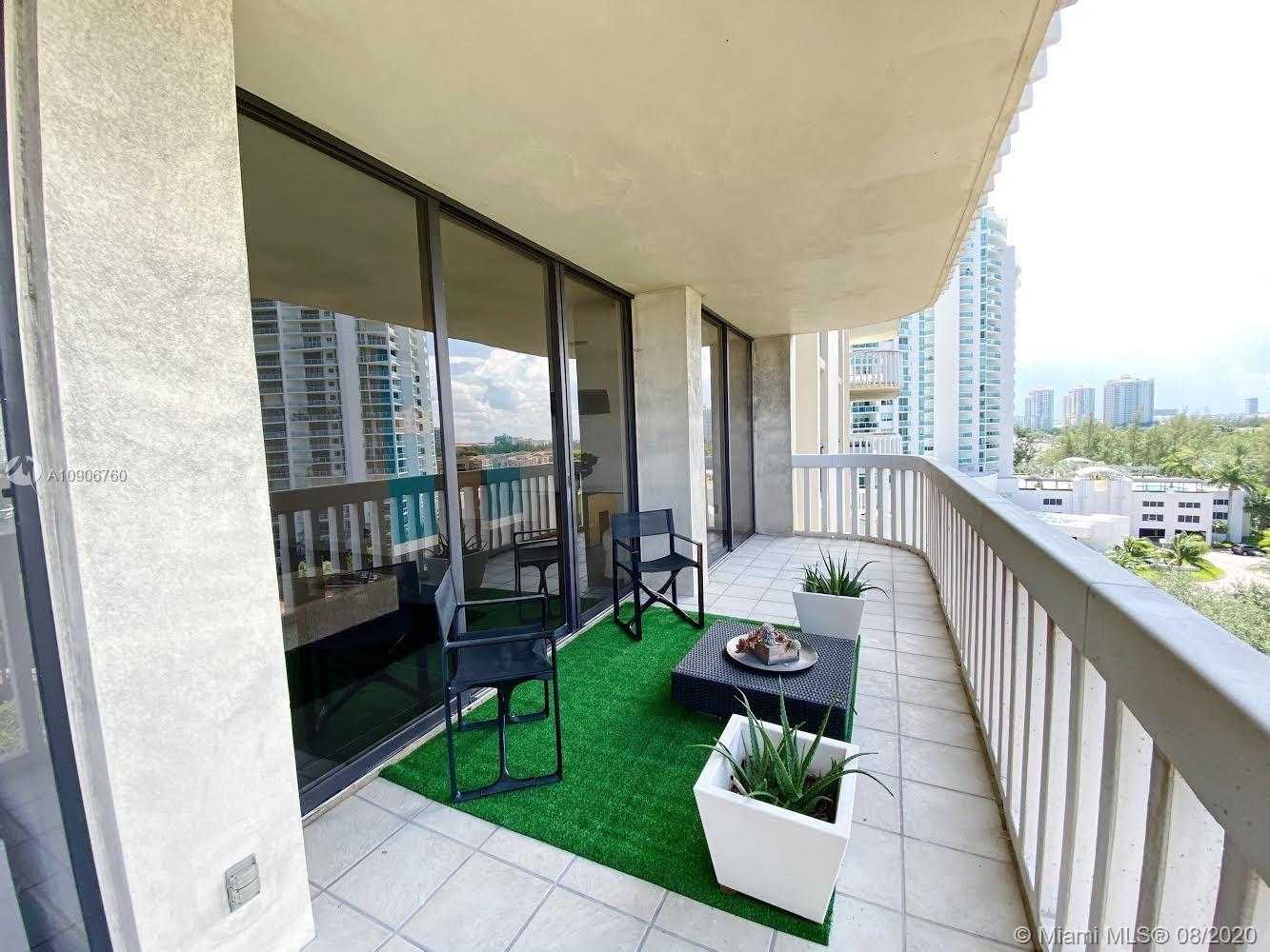 Small Image of 19355 Turnberry Way, Miami, FL 33180, USA Number 31