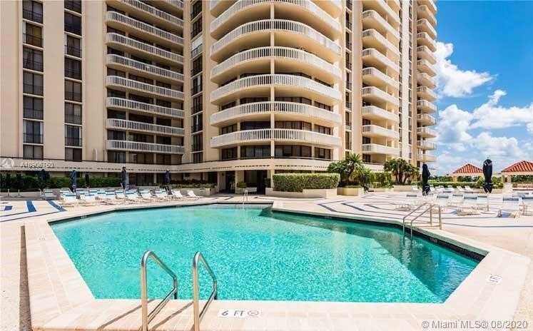Small Image of 19355 Turnberry Way, Miami, FL 33180, USA Number 37