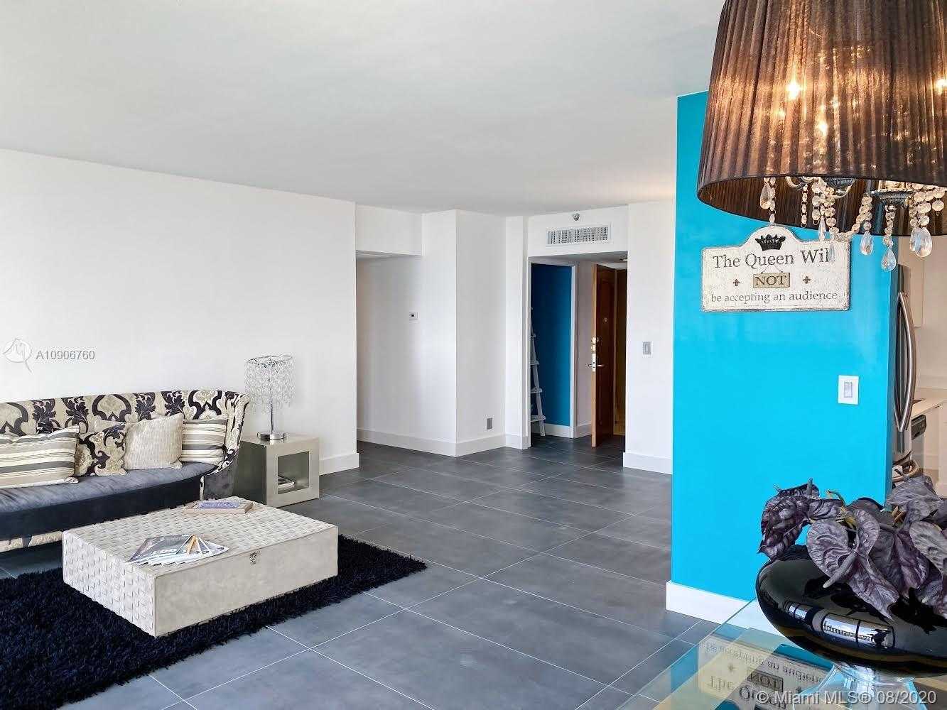 Small Image of 19355 Turnberry Way, Miami, FL 33180, USA Number 5