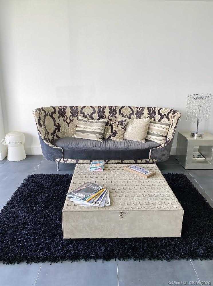 Small Image of 19355 Turnberry Way, Miami, FL 33180, USA Number 7