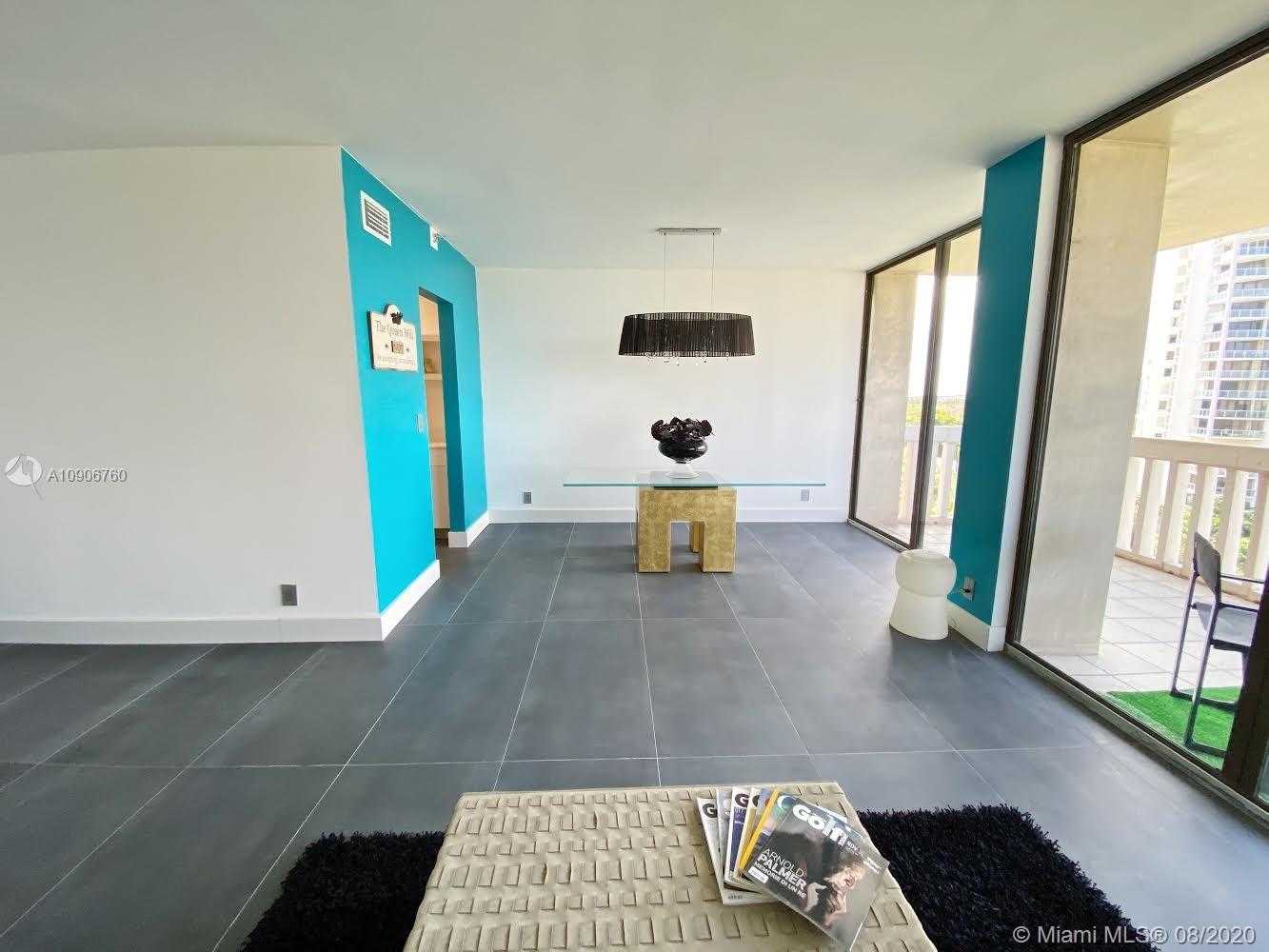 Small Image of 19355 Turnberry Way, Miami, FL 33180, USA Number 9