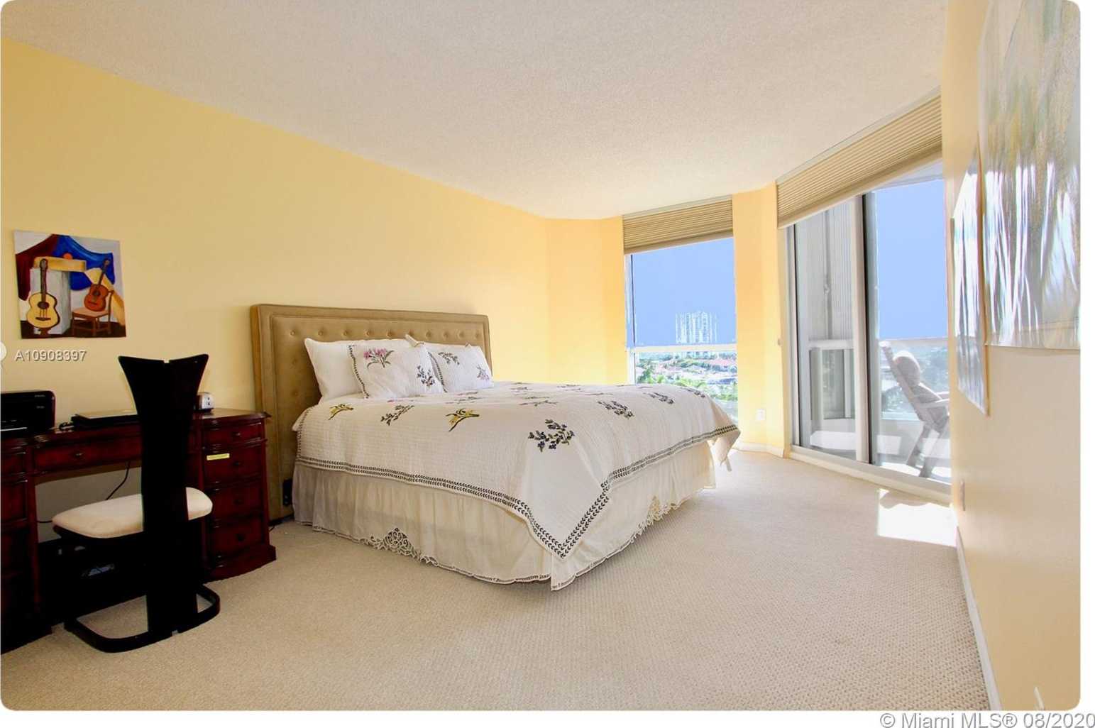 Small Image of 21205 YACHT CLUB DR #707, Aventura Number 12