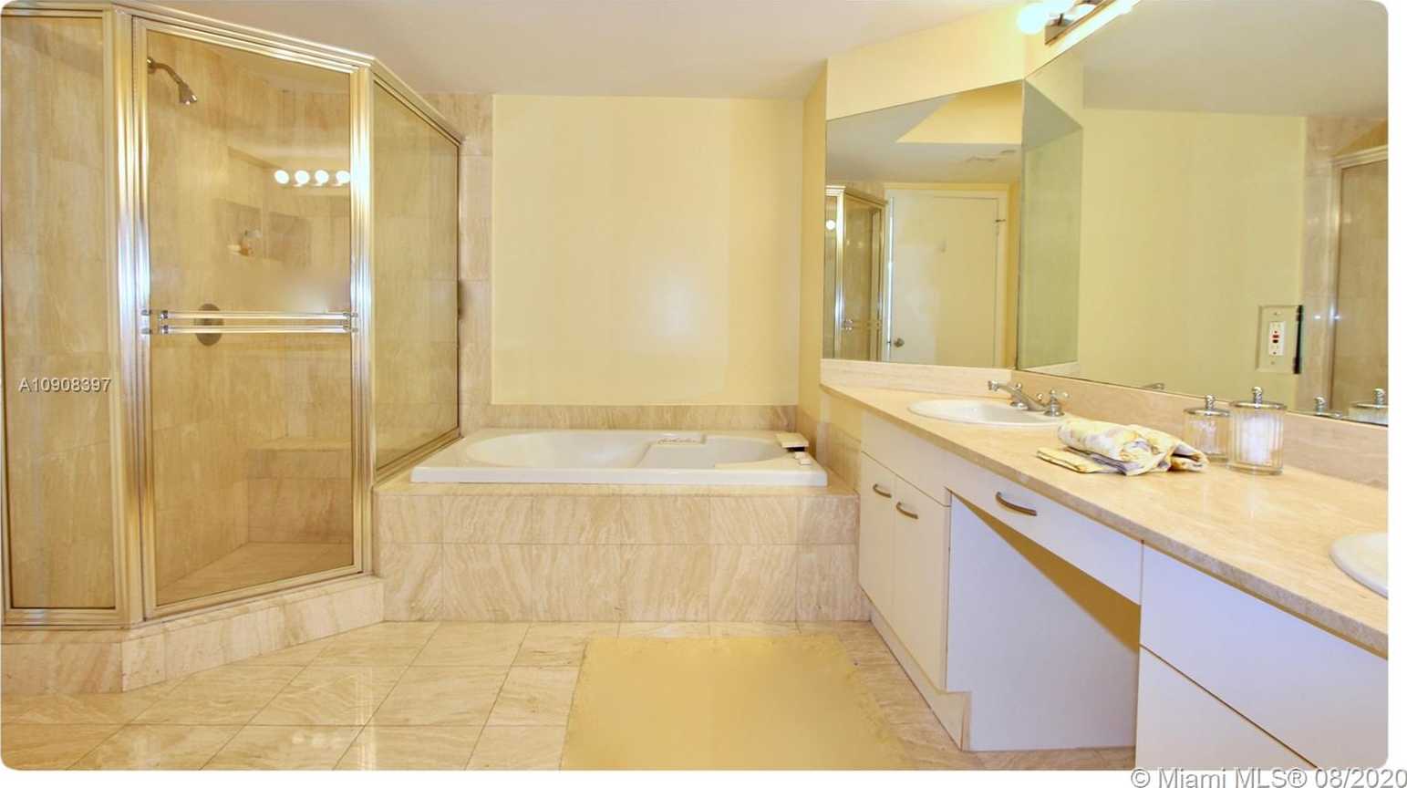Small Image of 21205 YACHT CLUB DR #707, Aventura Number 15