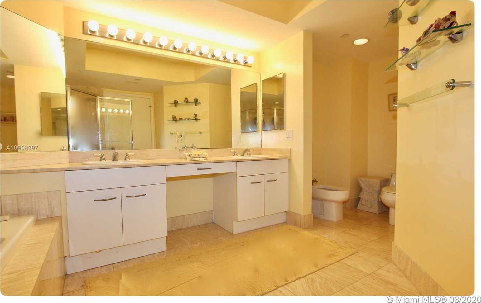 Small Image of 21205 YACHT CLUB DR #707, Aventura Number 16